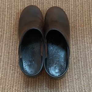 Sanita brown clogs size 39 barely worn